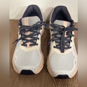 On cloud cloud runner tennis shoes